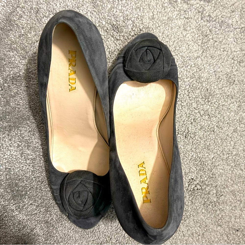 Pre-loved Prada women heels in good conditions no scratches